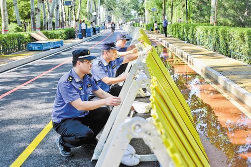 亿牛策略 河北三河：党员干部坚守一线组织群众转移避险