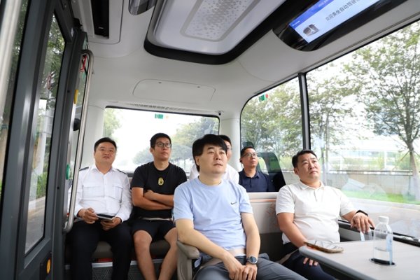 恩卓中盈 科创泉城 智启未来 | 网络达人打卡无人公交，体验“聪明车+智慧路”的丝滑出行
