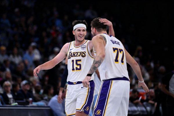 赢金配资网 东契奇：里夫斯今晚好像不想投篮，我不知道是为什么